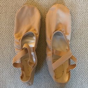 Capezio Hanami Nude 2037W Dance/Ballet Shoe! Worn 2x on Stage. Fits an Adult 10.